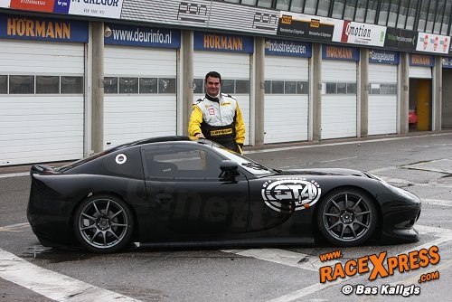 Mark Kroes samen met Mathijs Bakker in de Ginetta